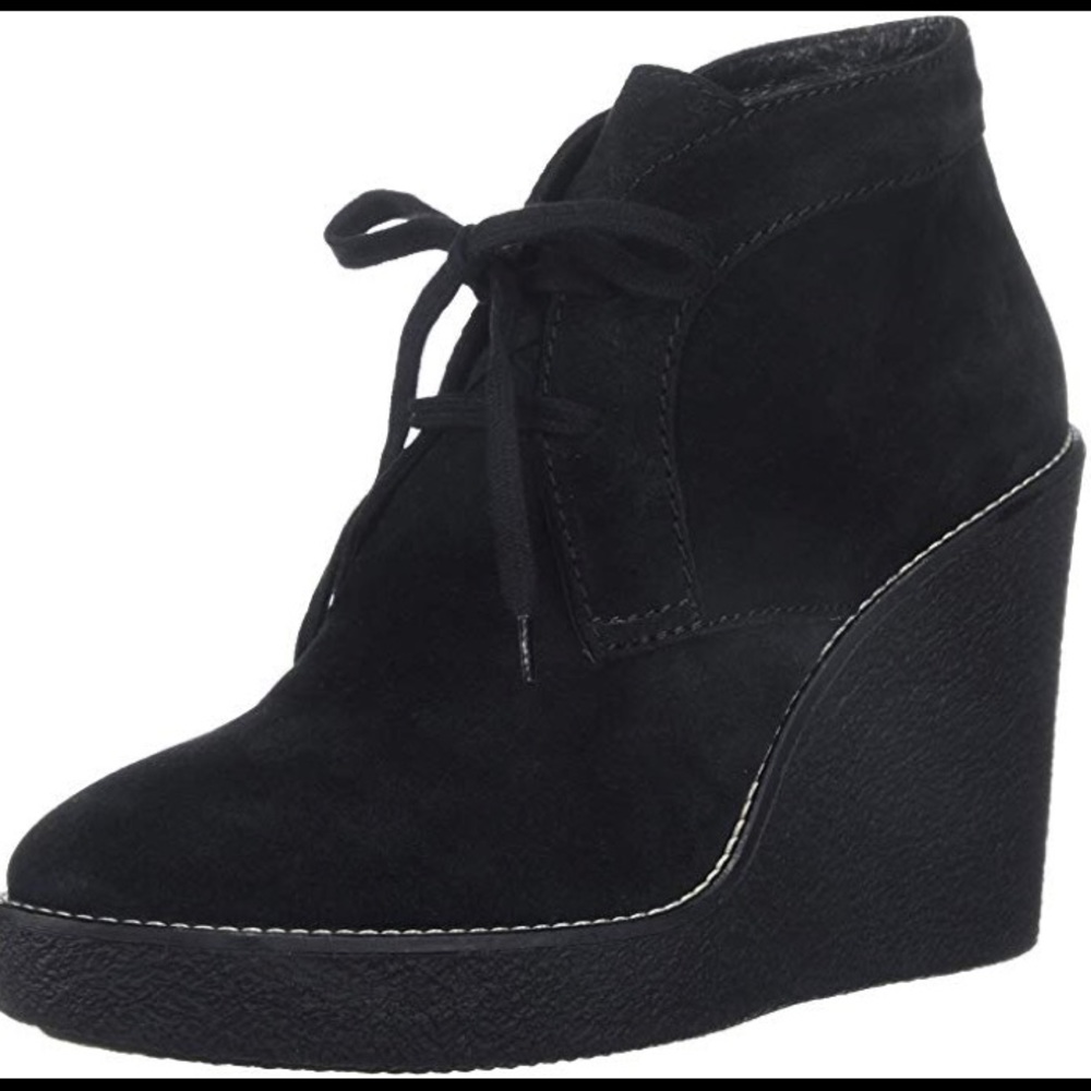 NWT size 7 Aquatalia Suede Ankle boot platform